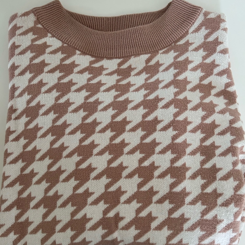 Houndstooth Patterned Sweater - Cream and Brown